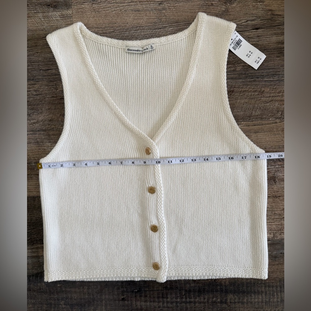 Abercrombie & Fitch size XL MARA Rib Knit Crest Button Up Sweater Vest in Cream - Picture 6 of 12